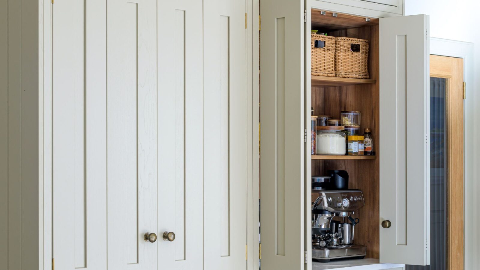 Bumblebee kitchens example image 13. A beautiful crafted kitchen cabinet.
